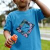 camiseta infantil conceito prisma kid menino estampa quadro floral azul