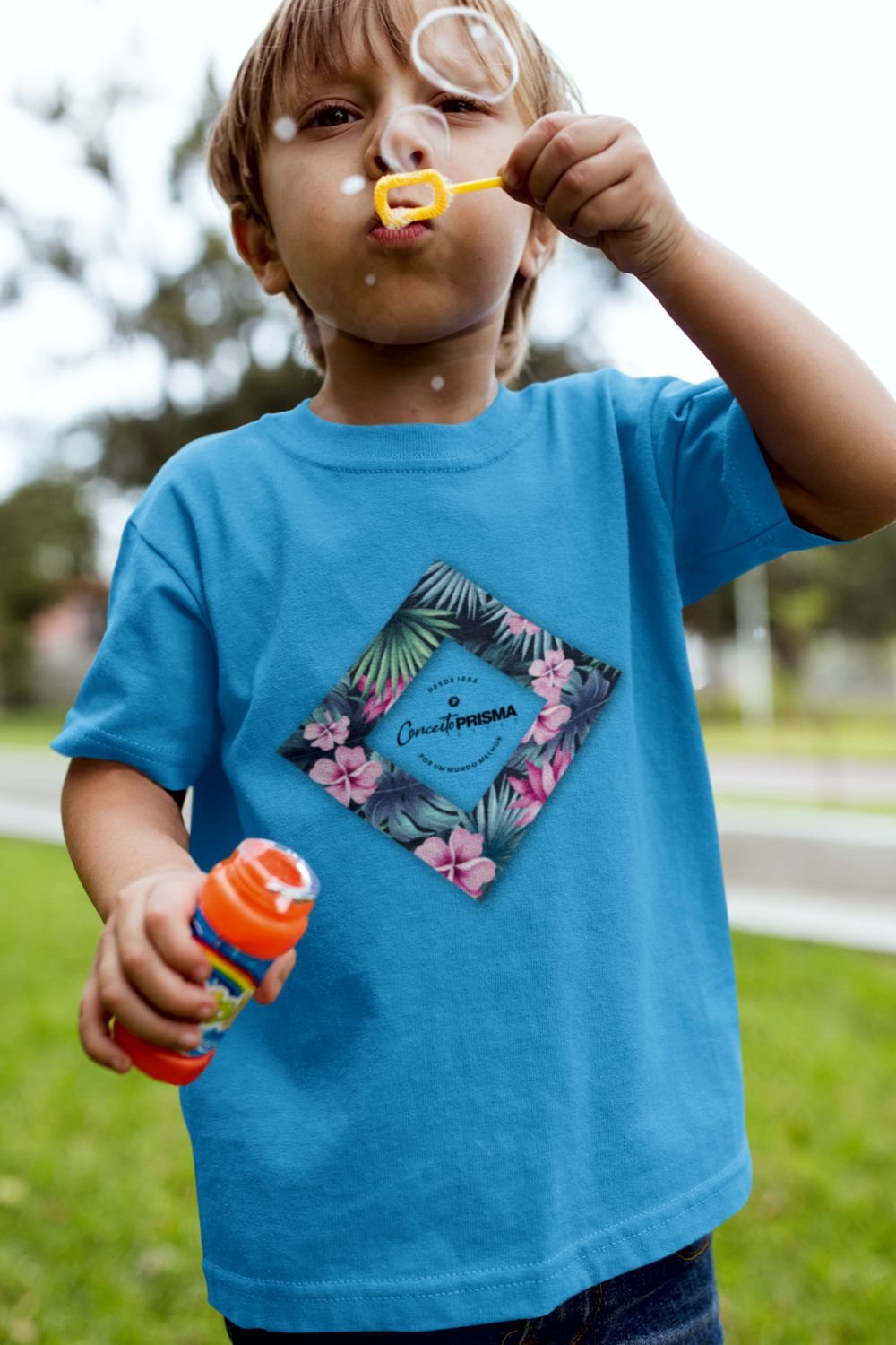 camiseta infantil conceito prisma kid menino estampa quadro floral azul