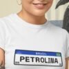 Mostre seu orgulho por Petrolina: Camiseta Feminina Com Placa de Carro de Petrolina 1.1